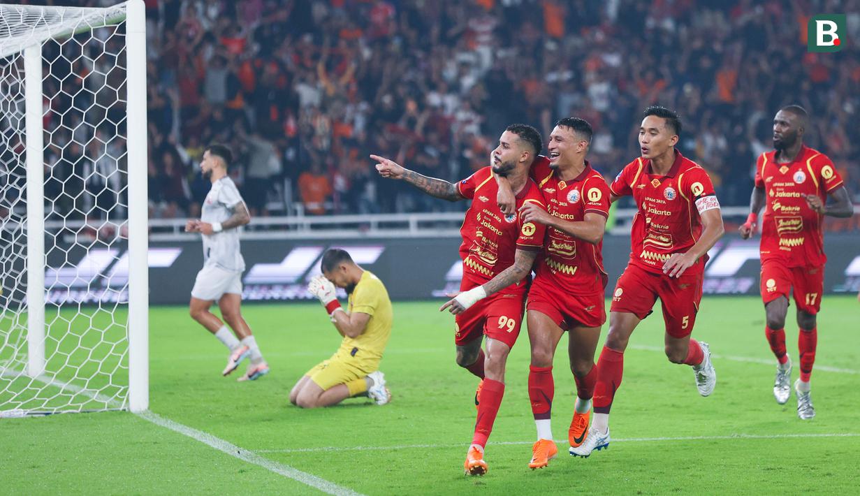 Pemain Persija Jakarta merayakan gol yang dicetak oleh Maxwell Souza ke gawang Madura United pada laga pekan ke-18 BRI Super League 2025/2026, Jumat (23/01/2026). (Bola.com/M Iqbal Ichsan)