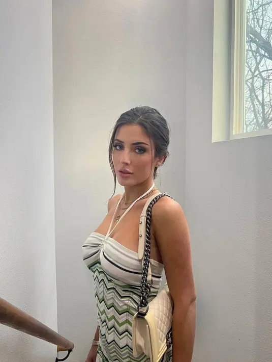 Sumner Stroh mengaku bahwa  mereka telah membangun hubungan selama hampir 1 tahun di saat Adam Levine masih berstatus sebagai suami Behati Prinslo. (FOTO: instagram.com/sumnerstroh/)