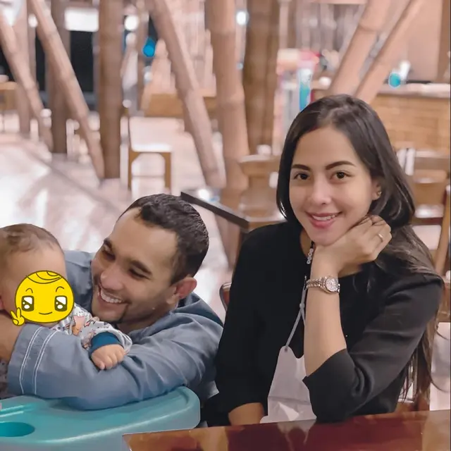 6 Potret Terbaru Enji Eks Suami Ayu Ting Ting, Kini Bahagia dengan Keluarga Baru