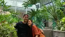 Selama 9 tahun membangun rumah tangga, Rendy Kjaernett dan Lady Veronica Nayoan tak pelit memamerkan kemesraan mereka. Keduanya sering mengunggah potret mesra ke Instagram. (FOTO: instagram.com/rendykjaernett1/)
