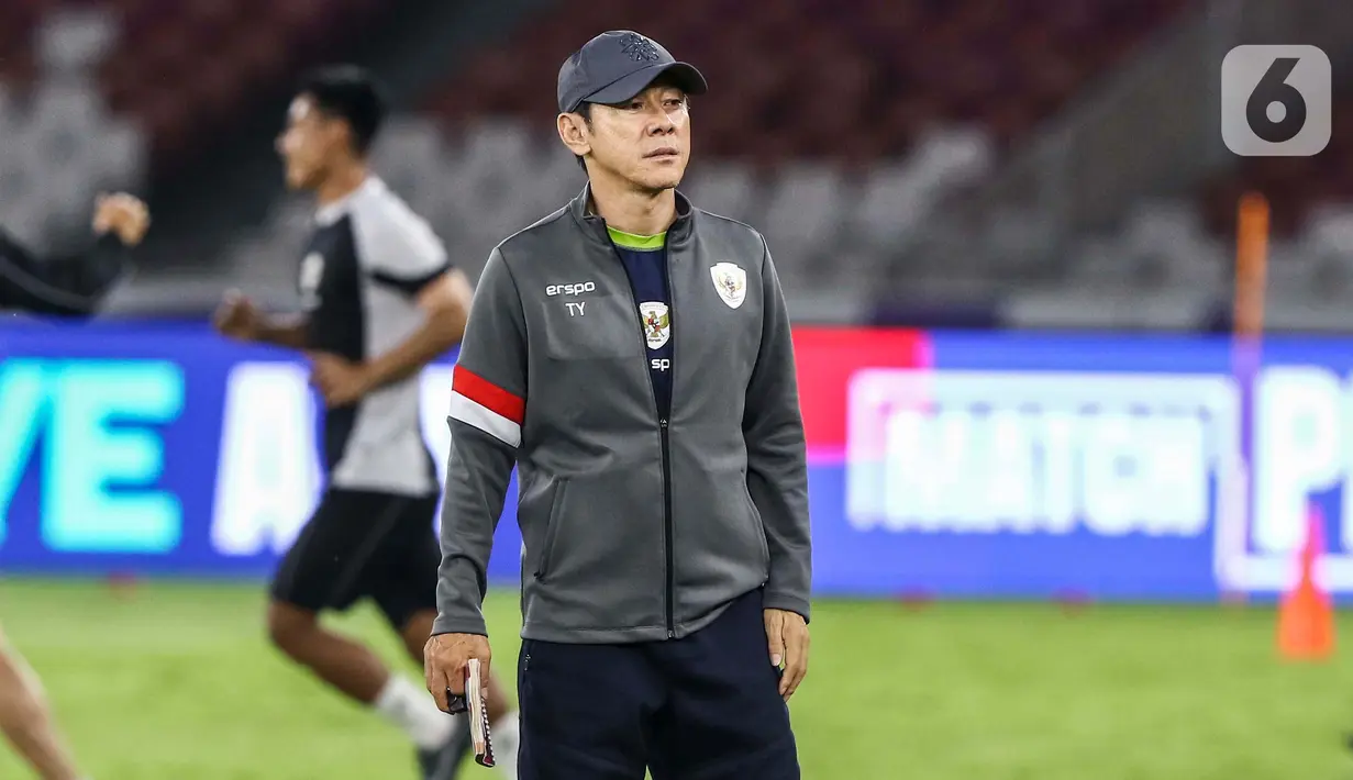 Pelatih timnas Indonesia, Shin Tae-yong menegaskan dirinya tetap ingin berupaya maksimal membawa skuad Garuda mempersembahkan hasil terbaik. (Liputan6.com/Angga Yuniar)