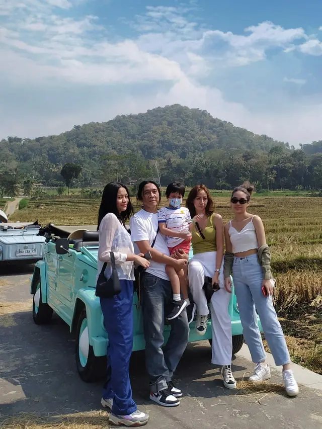 6 Momen Bimbim Slank Liburan Bareng Keluarga di Yogyakarta
