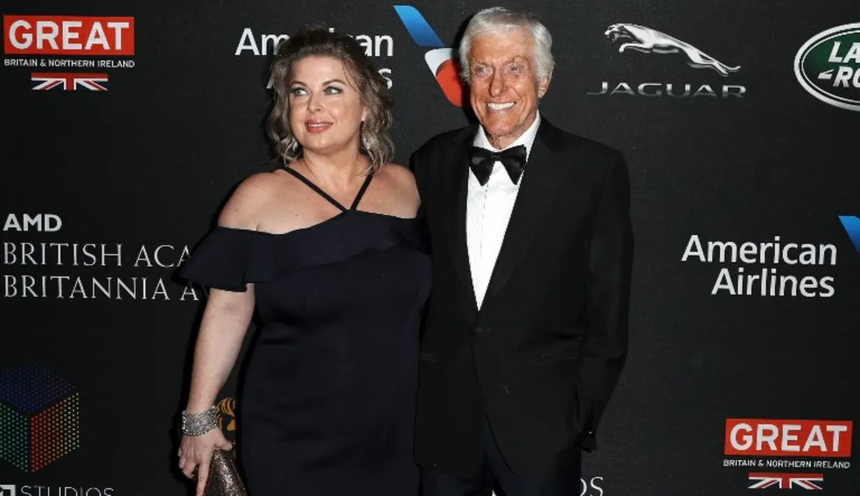 Beda umur Dick Van Dyke dan Arlene Silver adalah 46 tahun. Dyke lahir pada tahun1925 dan Arlene 1971. Mereka menikah di tahun 2012. (FREDERICK M. BROWN / GETTY IMAGES NORTH AMERICA / AFP)