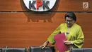 Wakil Ketua KPK Basaria Panjaitan memberi keterangan terkait OTT Kendari di Gedung KPK, Jakarta, Kamis (1/3). Dua tersangka dalam OTT Kendari ialah Wali Kota Kendari Adriatma Dwi Putra dan cagub Sultra Asrun. (Liputan6.com/Herman Zakharia)