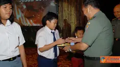 Citizen6, Jakarta: Segenap Prajurit dan PNS TNI AD di lingkungan Mabesad serta jajaran Garnisun Tetap I/Jakarta, mengikuti Perayaan Natal Tahun 2011, yang diselenggarakan di Balai Kartini, Jakarta, Selasa (17/1).(Pengirim: Nandang Hermawan)