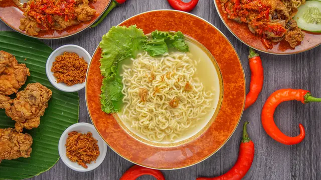 mie rebus ayam bawang