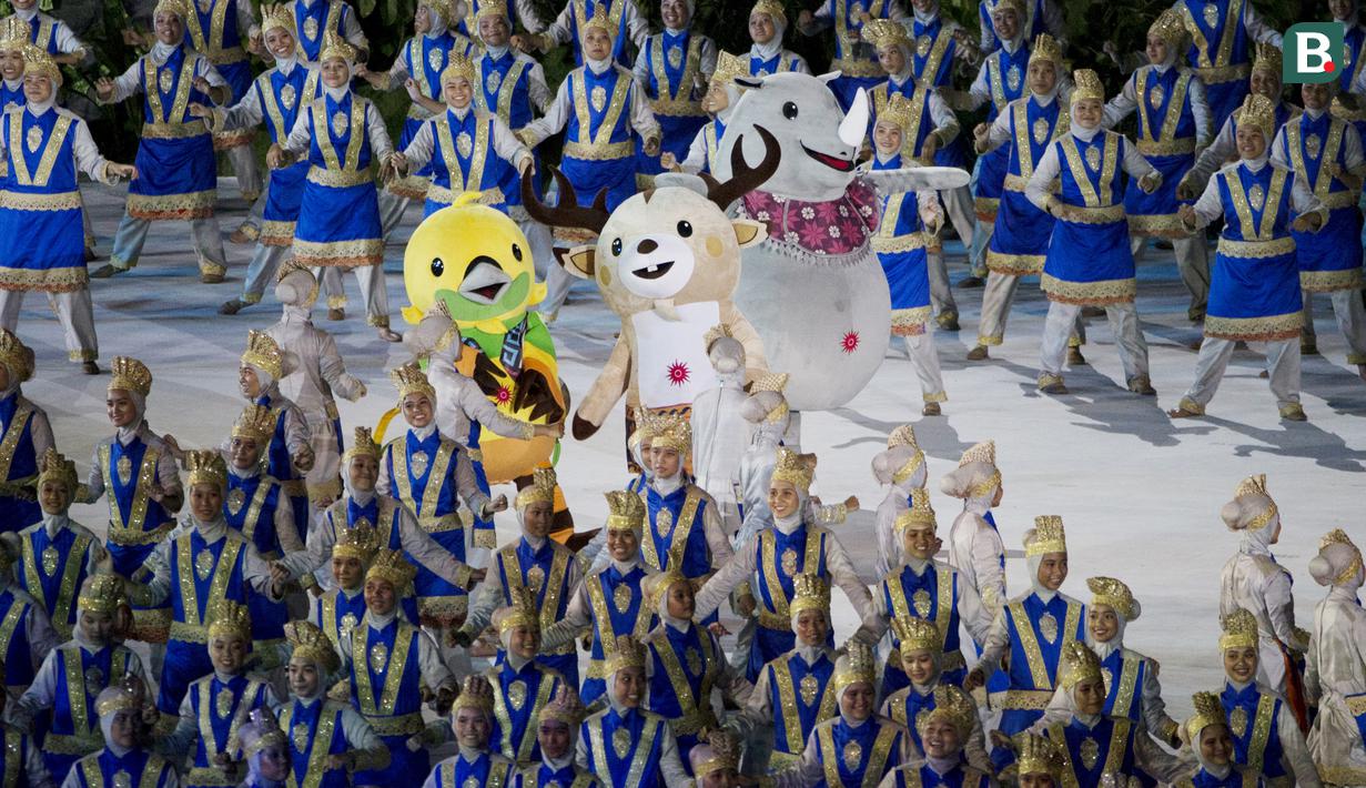 Maskot Asian Games saat pembukaan di SUGBK, Jakarta, Sabtu, (18/8/2018).  Indonesia mengikutsertakan total 938 atlet, 365 ofisial dalam Asian Games 2018. (Bola.com/Vitalis Yogi Trisna)