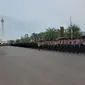 Ratusan aparat gabungan TNI-Polri apel pengamanan jelang Reuni 212 di Monas, Jakarta Pusat. (Yopi Makdori/Liputan6.com)