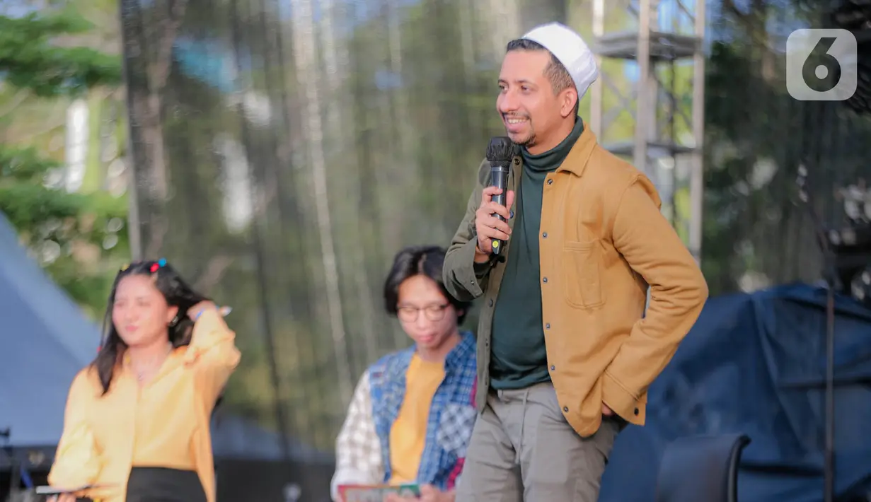 Habib Husein Ja'far menyampaikan ceramah saat tampil dalam KapanLagi Buka Bareng 2023 di Senayan Park, Jakarta, Sabtu (1/4/2023). (Liputan6.com/Faizal Fanani)