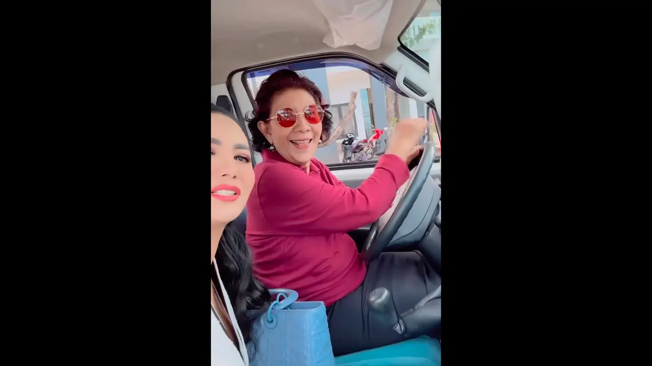 Krisdayanti Pamer Disopiri oleh Susi Pudjiastuti Saat di Pangandaran: Soreku Istimewa
