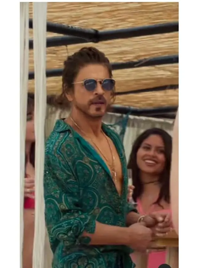 7 Potret Terbaru Shahrukh Khan Pamer Perut 8 Pack di Usia 57 Tahun, Curi Perhatian