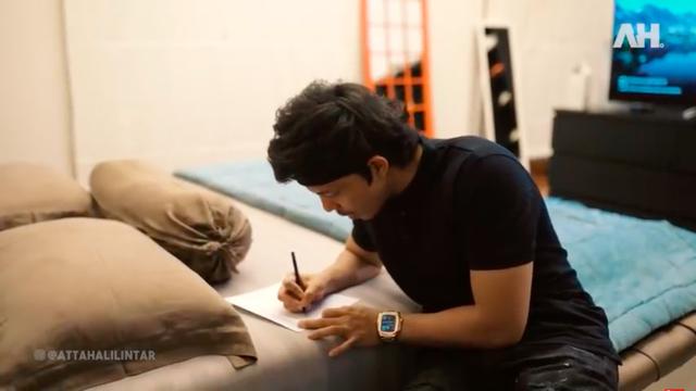 Momen Atta Halilintar Jenguk Aurel Hermansyah dan Arsy, Bawakan Hadiah Spesia