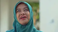 Bu Tejo diperankan Siti Fauziah Saekhoni. (Foto: Instagram @ozie_zie)
