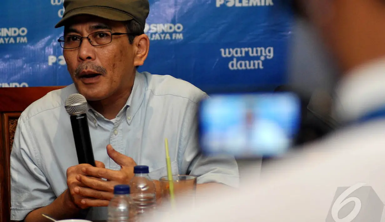 Ketua Tim Reformasi Tata Kelola Migas, Faisal Basri saat menjadi pembicara diskusi "Selamat Tinggal Premium", Jakarta, Sabtu (27/12/2014). (Liputan6.com/Miftahul Hayat)