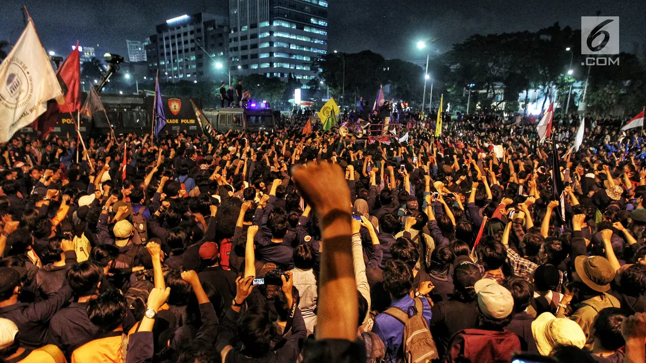 Demo Revisi UU KPK, Mahasiswa Tutup Jalan Tol Dalam Kota