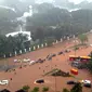 Banjir di depan Istana Kepresidenan, Jakarta. (twitter.com/@Nur_al_ihsan)