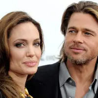 Setelah melewati proses cerai hampir setahun, kini muncul kabar bahwa Angelina Jolie dan Brad Pitt membuat keputusan baru untuk kembali bersama membina rumah tangganya.  (AFP/Jemal Countess)