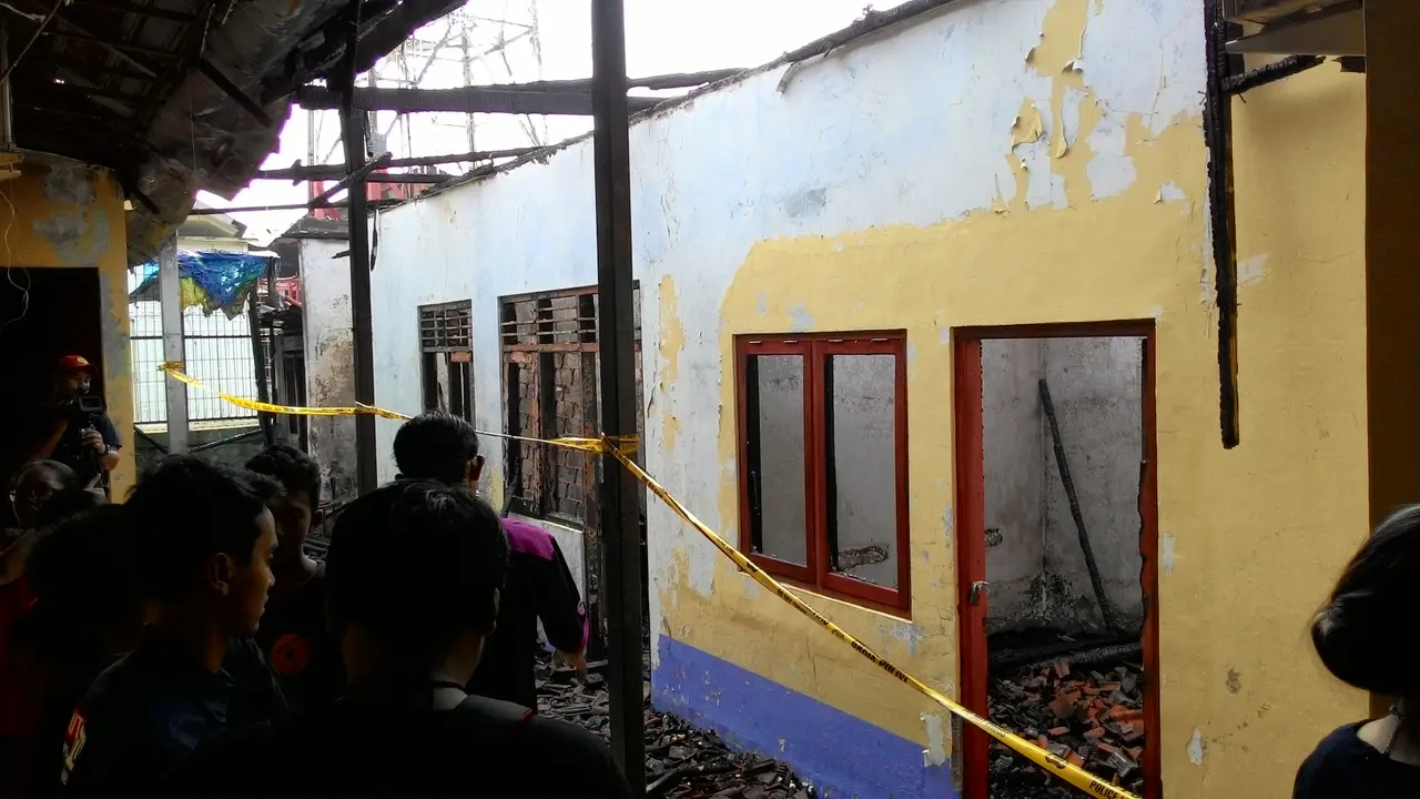 Pasca-Kebakaran, Kantor Komnas PA Masih Berasap