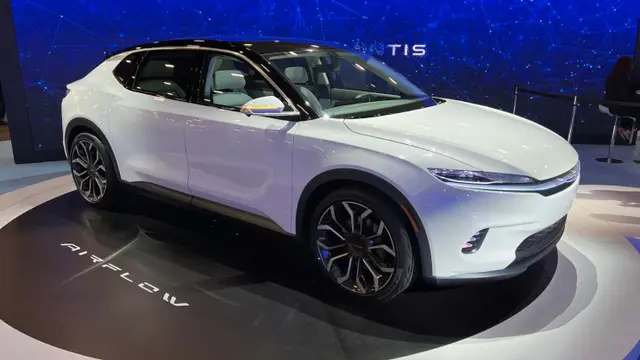 Stellantis akan hidupkan sedan mewah Chrysler 300 menjadi mobil listrik (Motorauthority)