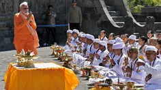 Momen PM Narendra Modi Ibadah di Prambanan