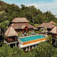 Pemandangan salah satu resor di Koh Samui, Thailand, yang menjadi lokasi syuting The White Lotus. (dok. Instagram @fourseasons/https://www.instagram.com/p/DG_cA6oOGIe/?hl=en&amp;img_index=1/Dinny Mutiah)
