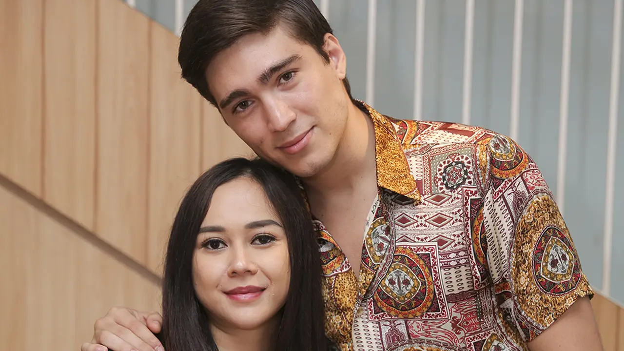 [Fimela] Aura Kasih dan Suami