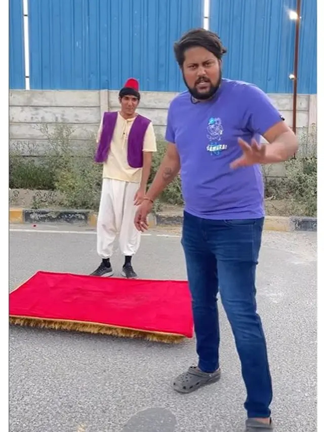 Kendarai Karpet Ajaib, Pria Ini 'Terbang' di Jalan Raya Bak Aladdin Dunia Nyata