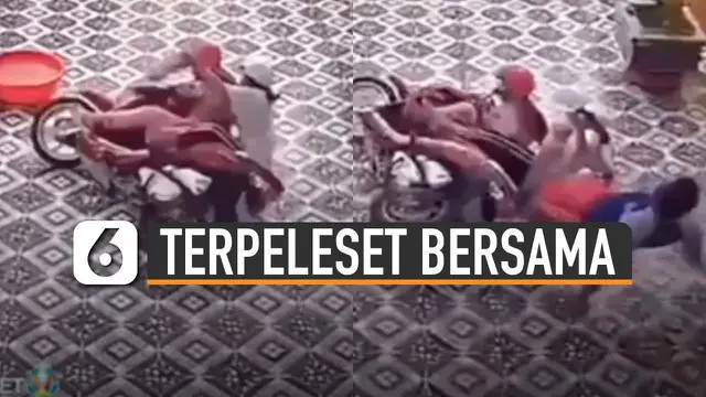 VIDEO: Apes, Pengendara Motor dan Penolong Terpeleset Bersama di Depan Halaman Rumah