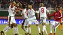 Para pemain Maroko merayakan kemenangan atas Pantai Gading pada Kualifikasi Piala Dunia 2018 di Stadion Félix Houphouët-Boigny, Abidjan, Sabtu (11/11/2017). Pantai Gading kalah 0-2 dari Maroko. (AFP/Issouf Sanogo)