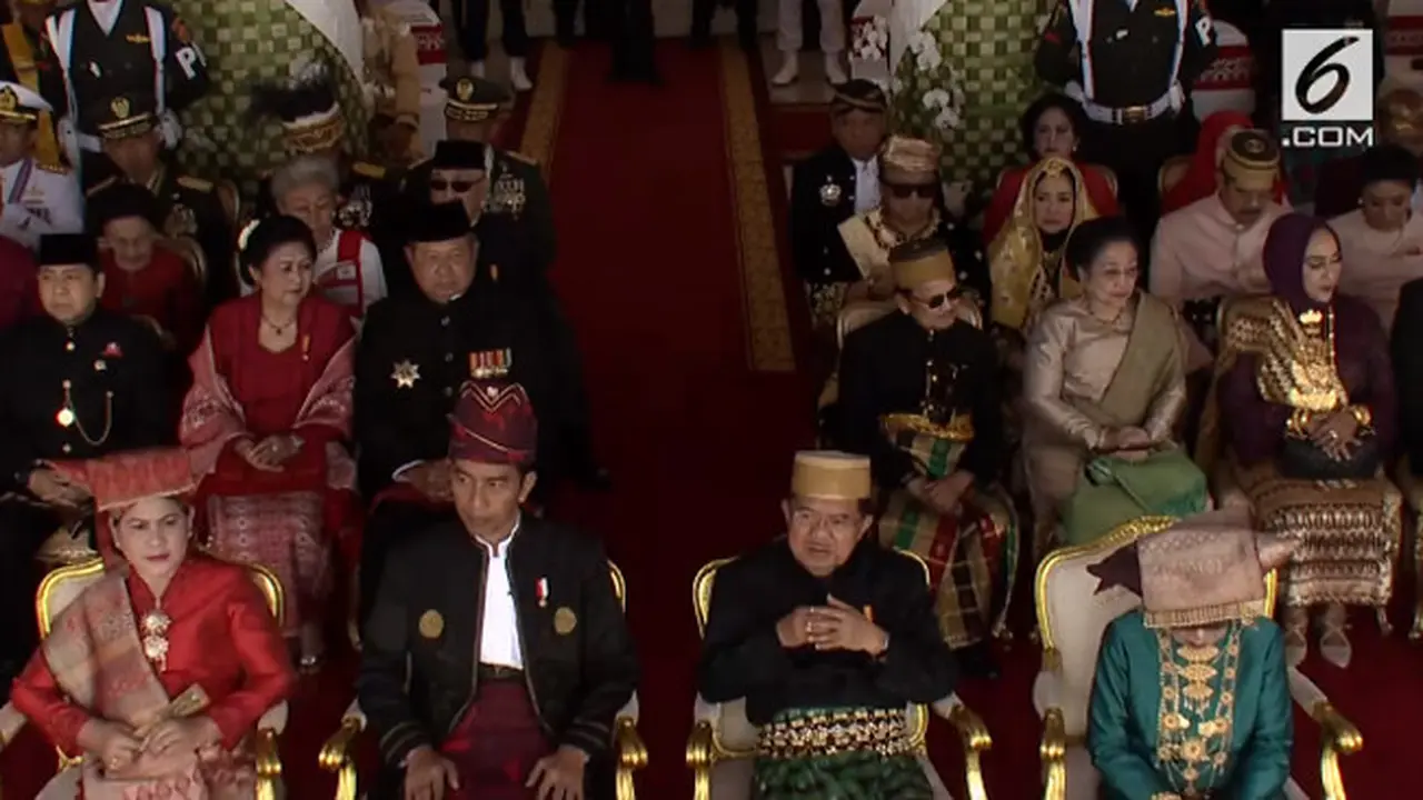 Lindy Ann Buatkan Busana Daerah untuk Menteri