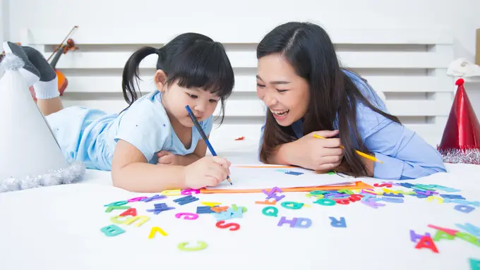 4 Gaya Parenting yang Dipercaya Bisa Meningkatkan Kecerdasan Anak (photo by freepik.com)