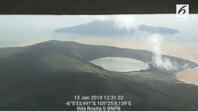 Humas BNPB Sutopo Purwo Nugroho mengunggah penampakan Gunung Anak Krakatau setelah sempat mengalami erupsi.