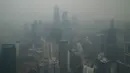 Pemandangan saat kabut asap pekat menyelimuti Kuala Lumpur, Malaysia, Jumat (13/9/2019). Kabut asap menyelimuti semua negara bagian di Malaysia, kecuali Perlis. (AP Photo/Vincent Thian)