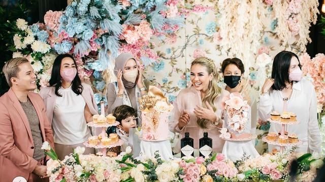 7 Momen Pesta Ulang Tahun Nikita Mirzani, Penampilannya Curi Perhatian