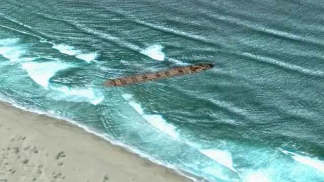 Penampakan kapal karam melalui Google Earth.