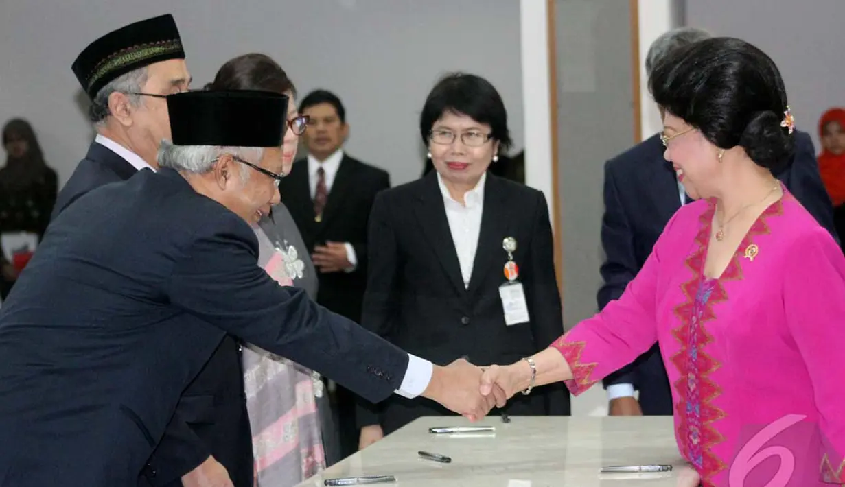 Menkes Nafsiah Mboi melantik 9 anggota Komite Farmasi Nasional (KFN) untuk masa bakti 2014-2016, Jakarta, Selasa (22/9/2014) (Liputan6.com/Johan Tallo)