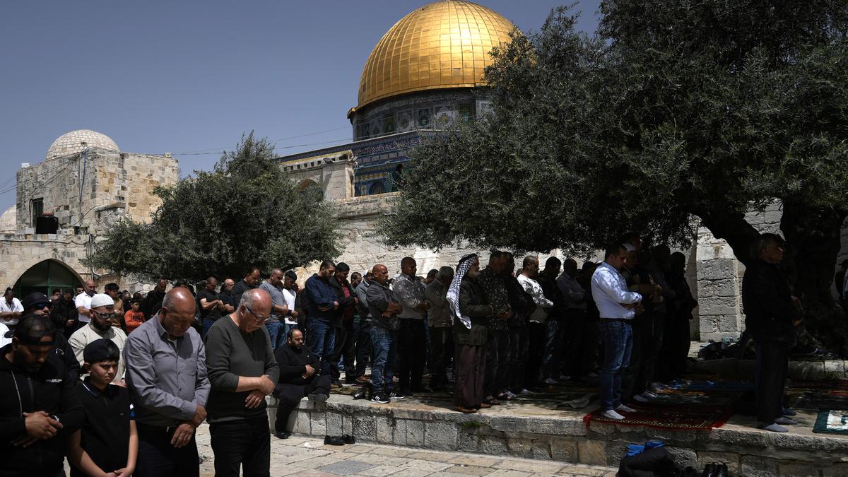 Doa Sebelum Khutbah Jumat Beserta Arab, Latin, dan Terjemahan Bahasa Indonesia
