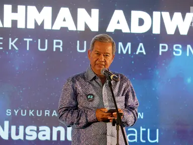 Dirut PT Pasifik Satelit Nusantara (PSN) Adi Rahman Adiwoso memberi sambutan pada acara Syukuran Peluncuran Satelit Nusantara Satu di Jakarta, Senin (1/4). Berorbitnya Satelit Nusantara Satu siap memberikan akses internet yang merata di seluruh wilayah Indonesia. (Liputan6.com/Fery Pradolo)