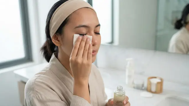 Tips Double Cleansing untuk Makeup Waterproof