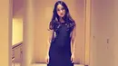 Selanjutnya, perempuan yang satu ini melakukan foto OOTD dengan gaya yang eksotis. Chacha memakai dress hitam yang transparan di bagian bawah serta rambut panjangnya yang digerai dan dibuat curly sedikit. (Instagram/chafrederica)