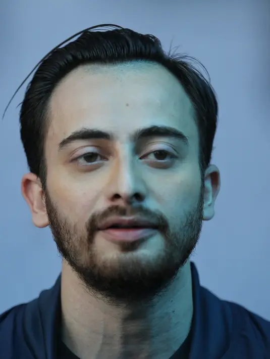 "Hahaha, perkara itu sih belum kepirkiran. Belum kepikiran sejauh itu sih‎. Sejauh ini hanya urusan pekerjaan sih, bukan dekat yang berlebihan," kata Irvan.  (Adrian Putra/Bintang.com)