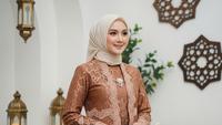 8 Model Gamis Batik Brokat Warna Bronze Terbaru untuk Ramadan 2026, Desain Anggun untuk Semua Usia