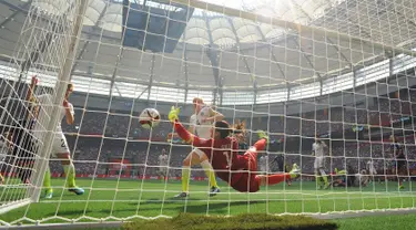 Duel panas terjadi di final Piala Dunia wanita antara Amerika Serikat melawan Jepang di BC Place, Vancouver, Kanada, Senin (6/7/2015). Amerika menjadi Juara piala dunia wanita usai mengalahkan Jepang dengan skor 5-2. (Reuters/Anne Marie Sorvin)