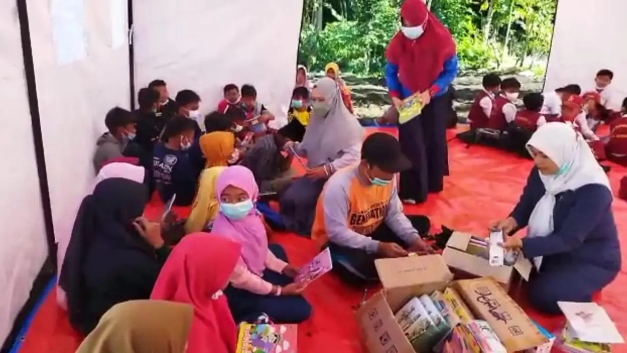 Pastikan Layanan Pendidikan Tetap Berjalan, Kemendikbudristek Kirim Bantuan ke Korban Erupsi Semeru