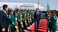 Presiden Joko Widodo atau Jokowi kembali bertolak menuju Indonesia usai menyelesaikan rangkaian kunjungannya selama lima hari di kawasan Afrika. (Foto: Laily Rachev - Biro Pers Sekretariat Presiden)
