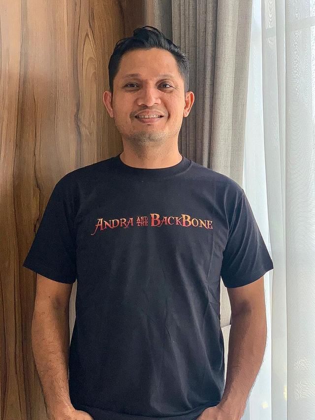 Deddy Lisan alias Deddy vokalis Andra & The Backbone (https://www.instagram.com/p/CgLdQvZLekG/)