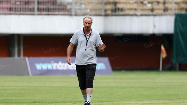 Alfred Riedl