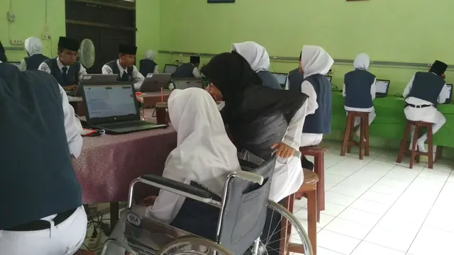 Cerita Nurlaela Siswi Cirebon yang Sakit Sebelum UNBK