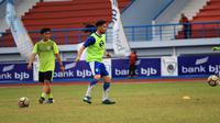 Jonathan Bauman gabung latihan Persib di Lapangan Arcamanik, Kota Bandung, Senin (19/3/2018). (Bola.com/Erwin Snaz)
