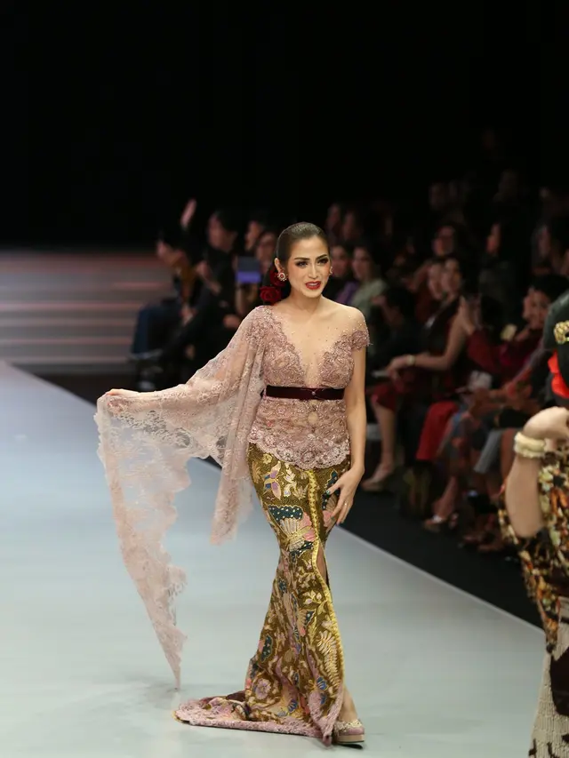 [Bintang] Anne Avantie